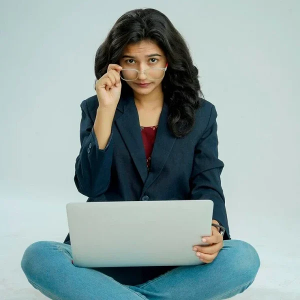 indian-girls-sitting-with-laptop-isolated-white_621325-2313 – Copy online Learning student